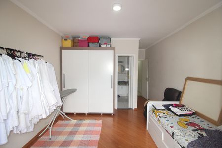 Casa à venda com 243m², 4 quartos e 4 vagasQuarto 2