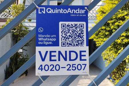 Casa à venda com 243m², 4 quartos e 4 vagas Casa à venda com 243m², 4 quartos e 4 vagasFachada