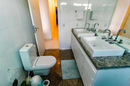 Apartamento à venda com 176m², 3 quartos e 3 vagasBanheiro da Suíte 3