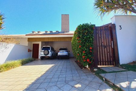 Casa de condomínio para alugar com 398m², 4 quartos e 2 vagas Casa de condomínio para alugar com 398m², 4 quartos e 2 vagasFachada do Prédio