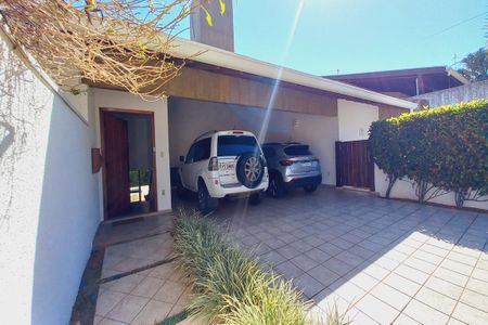 Casa de condomínio para alugar com 398m², 4 quartos e 2 vagas Casa de condomínio para alugar com 398m², 4 quartos e 2 vagasGaragem