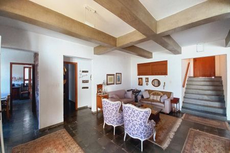 Casa de condomínio para alugar com 398m², 4 quartos e 2 vagas Casa de condomínio para alugar com 398m², 4 quartos e 2 vagasSala de Estar