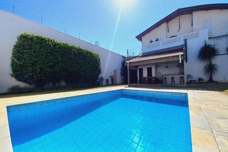 Casa de condomínio para alugar com 398m², 4 quartos e 2 vagas Casa de condomínio para alugar com 398m², 4 quartos e 2 vagasDetalhe da Piscina