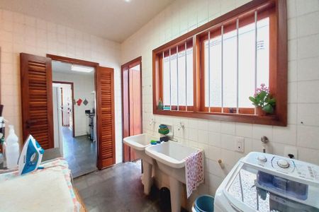 Casa de condomínio para alugar com 398m², 4 quartos e 2 vagas Casa de condomínio para alugar com 398m², 4 quartos e 2 vagasÁrea de Serviço