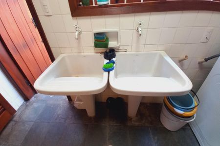 Casa de condomínio para alugar com 398m², 4 quartos e 2 vagas Casa de condomínio para alugar com 398m², 4 quartos e 2 vagasÁrea de Serviço