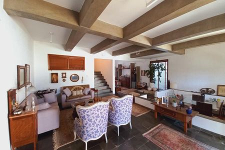 Casa de condomínio para alugar com 398m², 4 quartos e 2 vagas Casa de condomínio para alugar com 398m², 4 quartos e 2 vagasSala de Estar