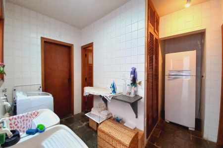 Casa de condomínio para alugar com 398m², 4 quartos e 2 vagas Casa de condomínio para alugar com 398m², 4 quartos e 2 vagasÁrea de Serviço