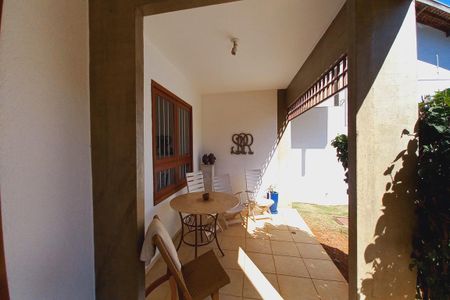 Casa de condomínio para alugar com 398m², 4 quartos e 2 vagas Casa de condomínio para alugar com 398m², 4 quartos e 2 vagasVaranda da Sala de Estar