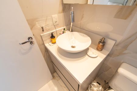 Apartamento à venda com 105m², 2 quartos e 2 vagas Apartamento à venda com 105m², 2 quartos e 2 vagasBanheiro da suíte