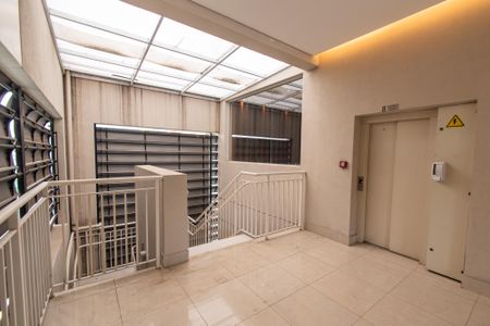 Apartamento à venda com 105m², 2 quartos e 2 vagas Apartamento à venda com 105m², 2 quartos e 2 vagasÁrea comum - Elevadores