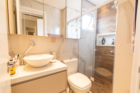 Apartamento à venda com 105m², 2 quartos e 2 vagas Apartamento à venda com 105m², 2 quartos e 2 vagasBanheiro da suíte