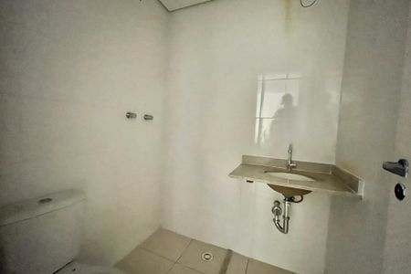 Apartamento à venda com 33m², 2 quartos e sem vaga Apartamento à venda com 33m², 2 quartos e sem vagaBanheiro