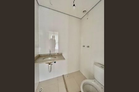 Apartamento à venda com 33m², 2 quartos e sem vaga Apartamento à venda com 33m², 2 quartos e sem vagaBanheiro