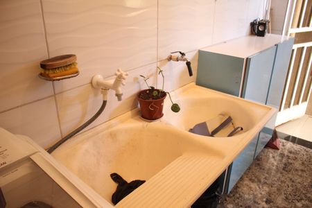 Casa à venda com 180m², 3 quartos e 1 vagaÁrea de Serviço