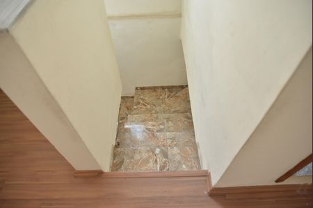 Casa à venda com 356m², 5 quartos e 4 vagasEscada