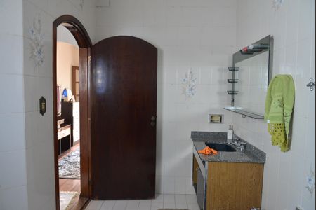 Casa à venda com 356m², 5 quartos e 4 vagasBanheiro da Suíte 2