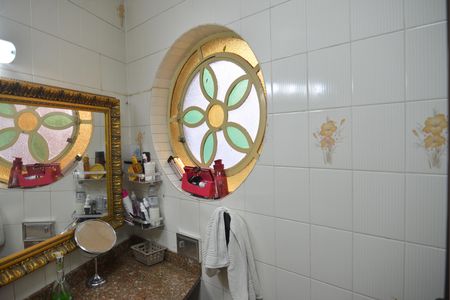 Casa à venda com 356m², 5 quartos e 4 vagasBanheiro Social