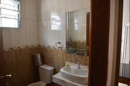 Casa à venda com 356m², 5 quartos e 4 vagasBanheiro de serviço