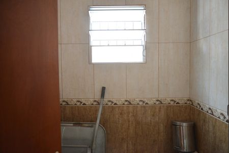 Casa à venda com 356m², 5 quartos e 4 vagasBanheiro SocialBanheiro de serviço