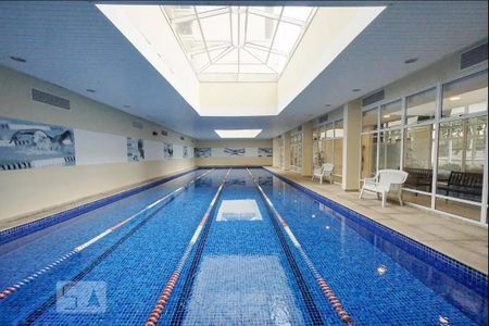 Apartamento à venda com 176m², 4 quartos e 3 vagas Apartamento à venda com 176m², 4 quartos e 3 vagasÁrea comum - Piscina