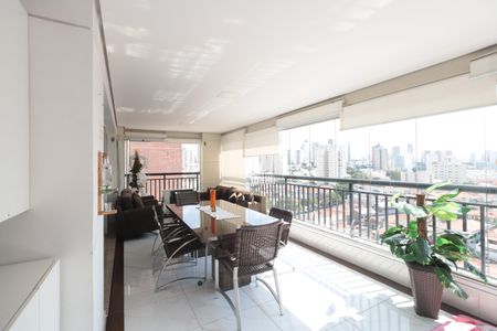 Apartamento à venda com 176m², 4 quartos e 3 vagasSacada