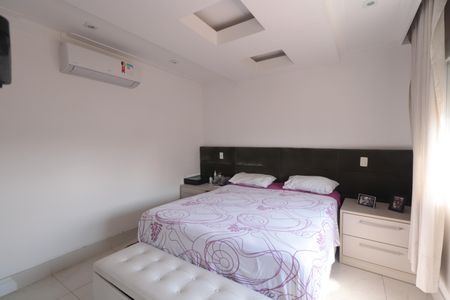 Apartamento à venda com 176m², 4 quartos e 3 vagasQuarto 2 - Suíte