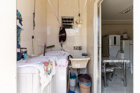 Casa à venda com 200m², 2 quartos e 2 vagas Casa à venda com 200m², 2 quartos e 2 vagasLavanderia