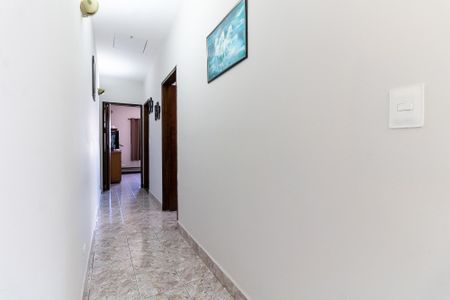 Casa à venda com 200m², 2 quartos e 2 vagas Casa à venda com 200m², 2 quartos e 2 vagasCorredor