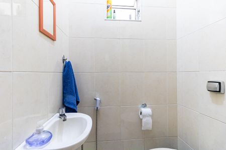 Casa à venda com 200m², 2 quartos e 2 vagas Casa à venda com 200m², 2 quartos e 2 vagasLavabo