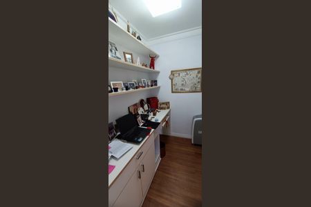 Apartamento à venda com 95m², 2 quartos e 2 vagas Apartamento à venda com 95m², 2 quartos e 2 vagasEscritório