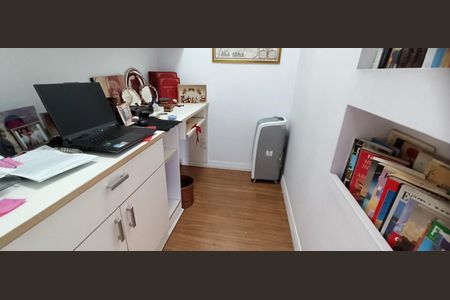 Apartamento à venda com 95m², 2 quartos e 2 vagas Apartamento à venda com 95m², 2 quartos e 2 vagasEscritório