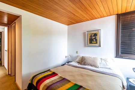 Casa à venda com 227m², 4 quartos e 2 vagas Casa à venda com 227m², 4 quartos e 2 vagasSuite 01