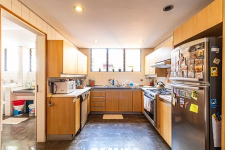 Casa à venda com 227m², 4 quartos e 2 vagas Casa à venda com 227m², 4 quartos e 2 vagasCozinha
