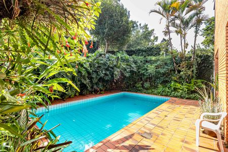 Casa à venda com 227m², 4 quartos e 2 vagas Casa à venda com 227m², 4 quartos e 2 vagasÁrea comum - Piscina