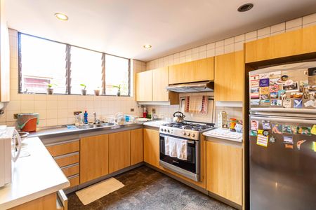Casa à venda com 227m², 4 quartos e 2 vagas Casa à venda com 227m², 4 quartos e 2 vagasCozinha