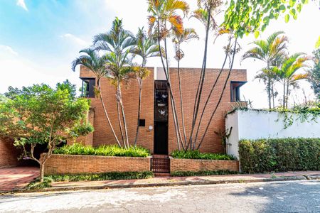Casa à venda com 227m², 4 quartos e 2 vagas Casa à venda com 227m², 4 quartos e 2 vagasFachada