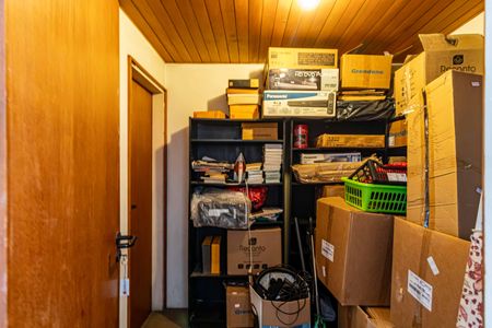 Casa à venda com 227m², 4 quartos e 2 vagas Casa à venda com 227m², 4 quartos e 2 vagasQuarto de serviço
