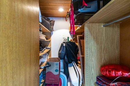 Casa à venda com 227m², 4 quartos e 2 vagas Casa à venda com 227m², 4 quartos e 2 vagasSuite 03 - Closet