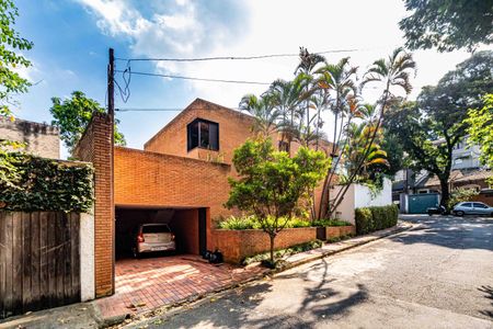 Casa à venda com 227m², 4 quartos e 2 vagas Casa à venda com 227m², 4 quartos e 2 vagasFachada