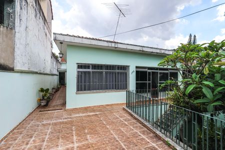 Casa à venda com 215m², 4 quartos e 2 vagas Casa à venda com 215m², 4 quartos e 2 vagasVaranda