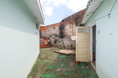 Casa à venda com 215m², 4 quartos e 2 vagas Casa à venda com 215m², 4 quartos e 2 vagasEdícula
