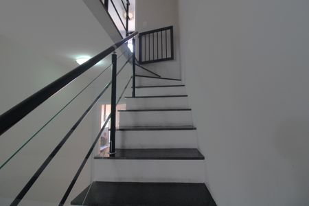 Casa à venda com 113m², 3 quartos e 2 vagasEscada