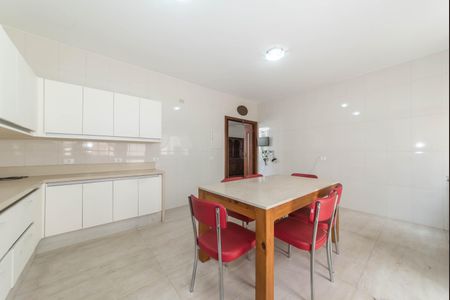 Casa à venda com 310m², 3 quartos e 4 vagas Casa à venda com 310m², 3 quartos e 4 vagasCozinha
