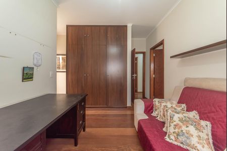 Casa à venda com 310m², 3 quartos e 4 vagas Casa à venda com 310m², 3 quartos e 4 vagasQuarto 2