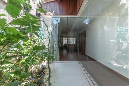 Casa à venda com 310m², 3 quartos e 4 vagas Casa à venda com 310m², 3 quartos e 4 vagasJardim de Inverno