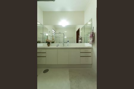 Casa à venda com 310m², 3 quartos e 4 vagas Casa à venda com 310m², 3 quartos e 4 vagasBanheiro da Suíte