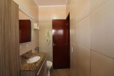 Casa à venda com 233m², 3 quartos e 3 vagasBanheiro Social