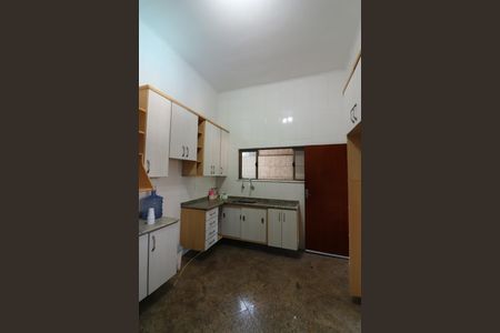 Casa à venda com 233m², 3 quartos e 3 vagasCozinha 
