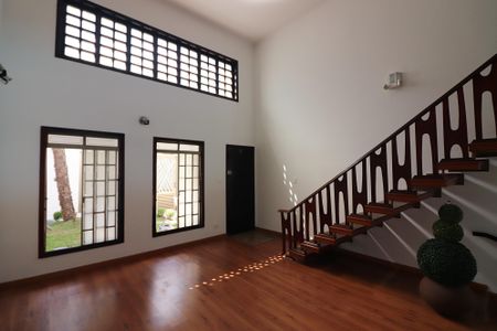 Casa à venda com 233m², 3 quartos e 3 vagasSala 