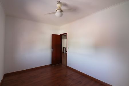 Casa à venda com 233m², 3 quartos e 3 vagasQuarto 2